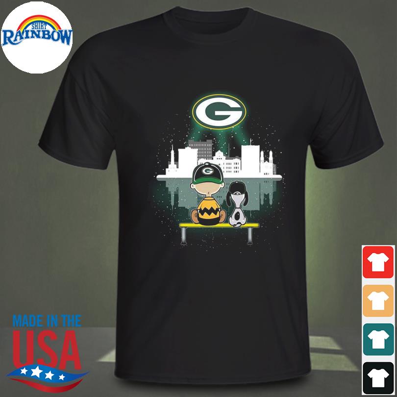 Charlie Brown And Snoopy Dog Watching City Green Bay Packers T-shirt